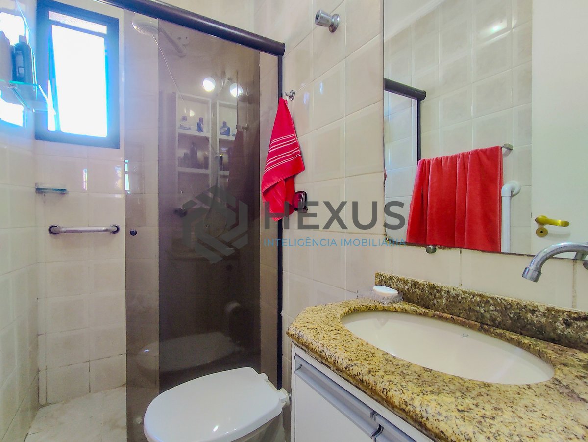 Foto 8 de Apartamento reformado com varanda e lazer a duas quadras da Praia do Tombo, Guaruja