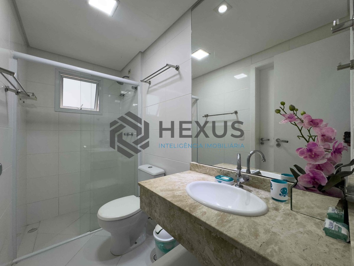 Foto 11 de Apartamento garden reformado com área gourmet e lazer na quadra mar da Praia das Pitangueiras, Guaruja