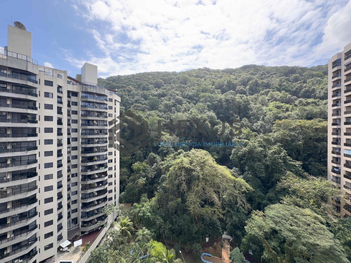 Foto 11 de Apartamento reformado com varanda gourmet e lazer na Praia das Pitangueiras, Guaruja