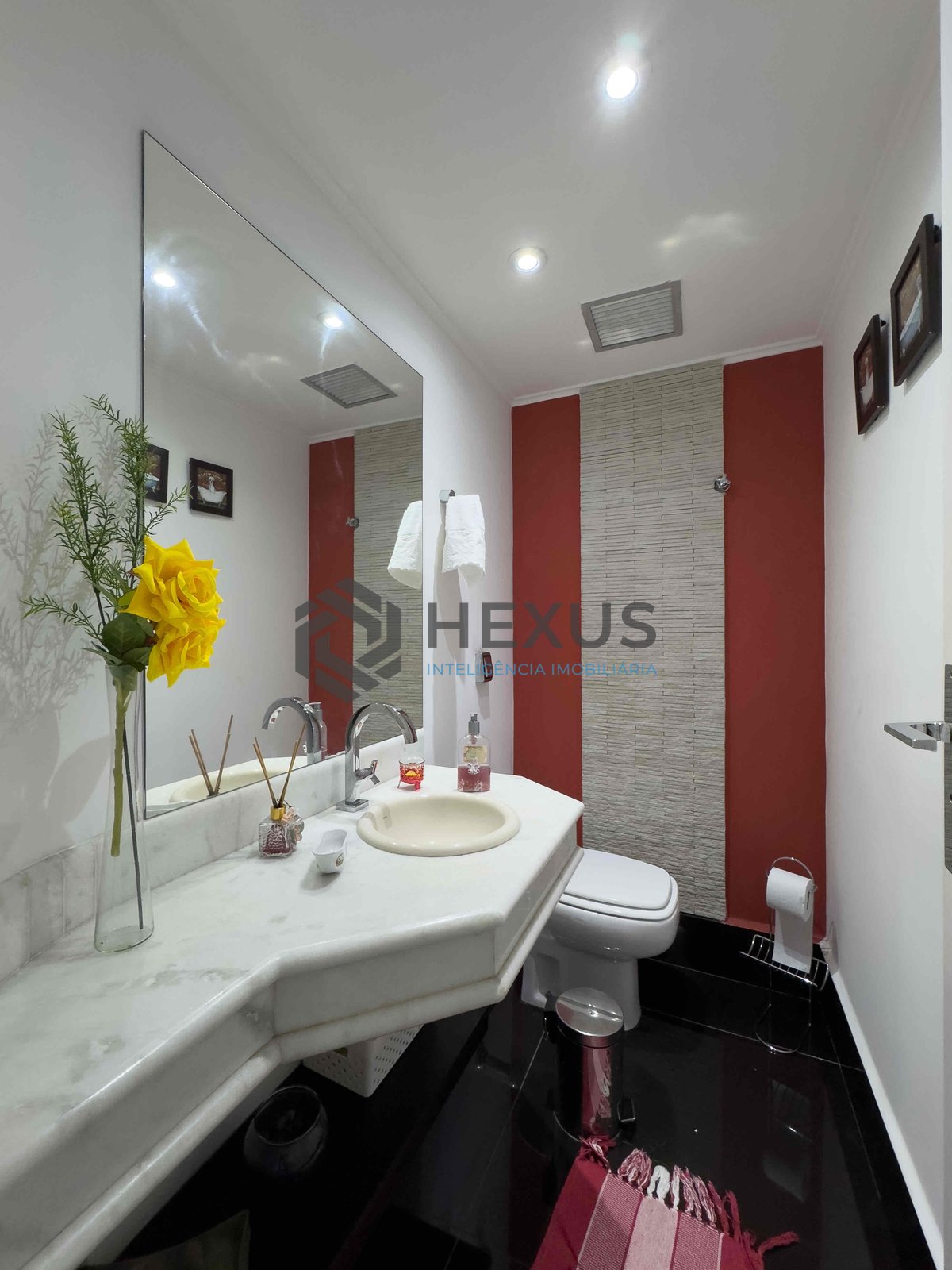 Foto 30 de Apartamento reformado com varanda gourmet e lazer na Praia das Pitangueiras, Guaruja