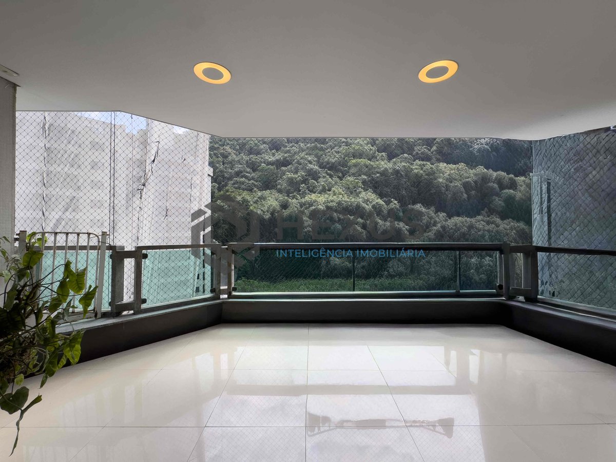 Foto 4 de Apartamento reformado com varanda gourmet e lazer na Praia das Pitangueiras, Guaruja
