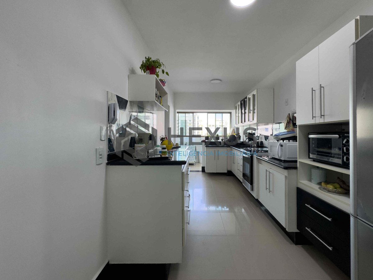 Foto 31 de Apartamento reformado com varanda gourmet e lazer na Praia das Pitangueiras, Guaruja