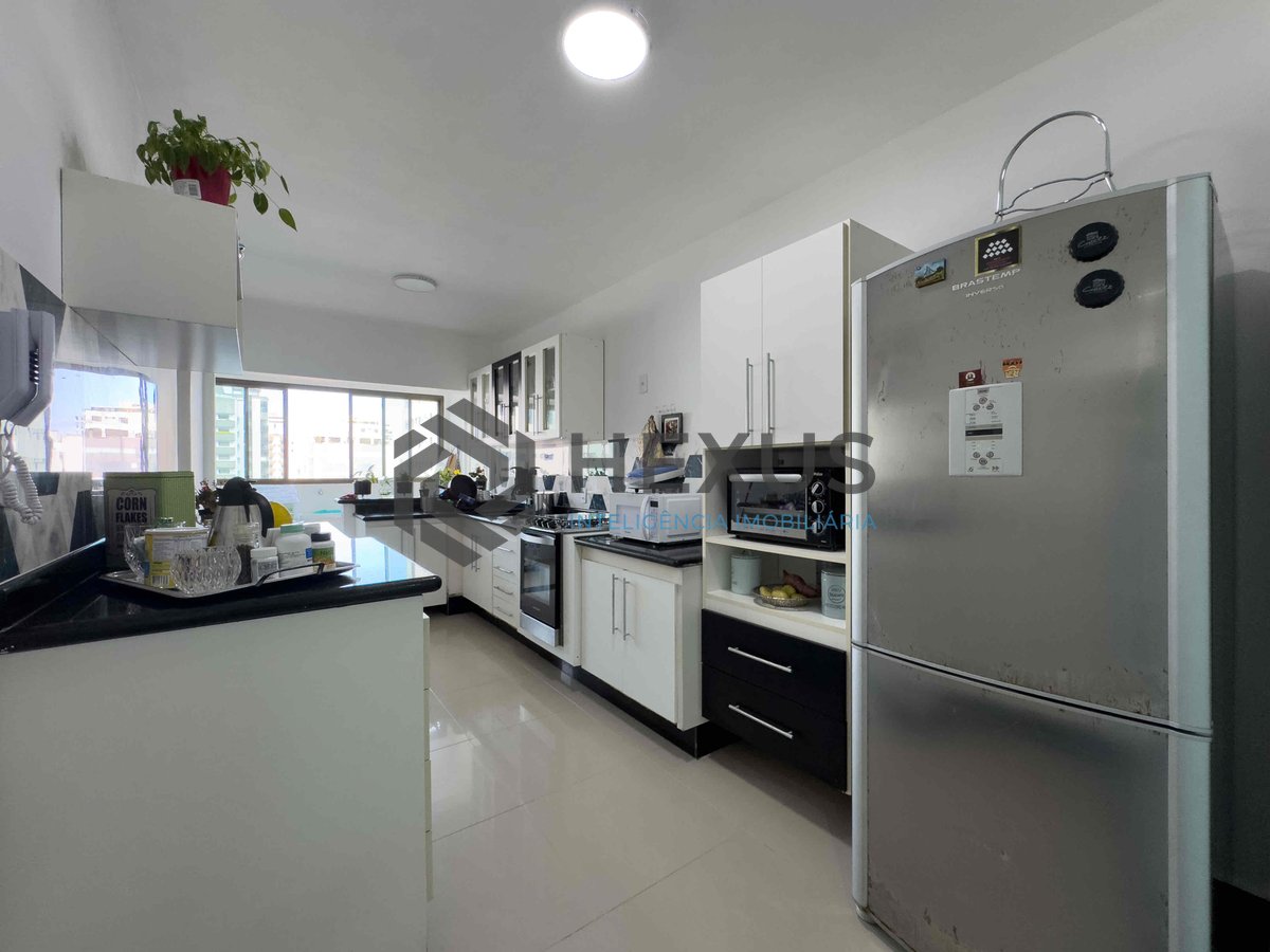 Foto 32 de Apartamento reformado com varanda gourmet e lazer na Praia das Pitangueiras, Guaruja