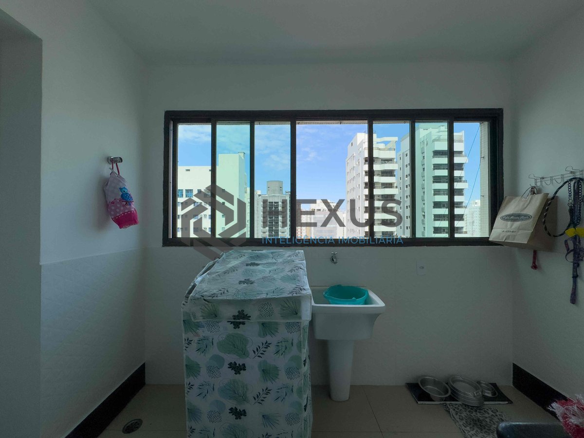 Foto 35 de Apartamento reformado com varanda gourmet e lazer na Praia das Pitangueiras, Guaruja