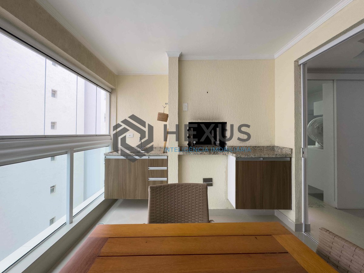 Foto 11 de Apartamento reformado com varanda gourmet e lazer na quadra mar da Praia das Pitangueiras, Guaruja