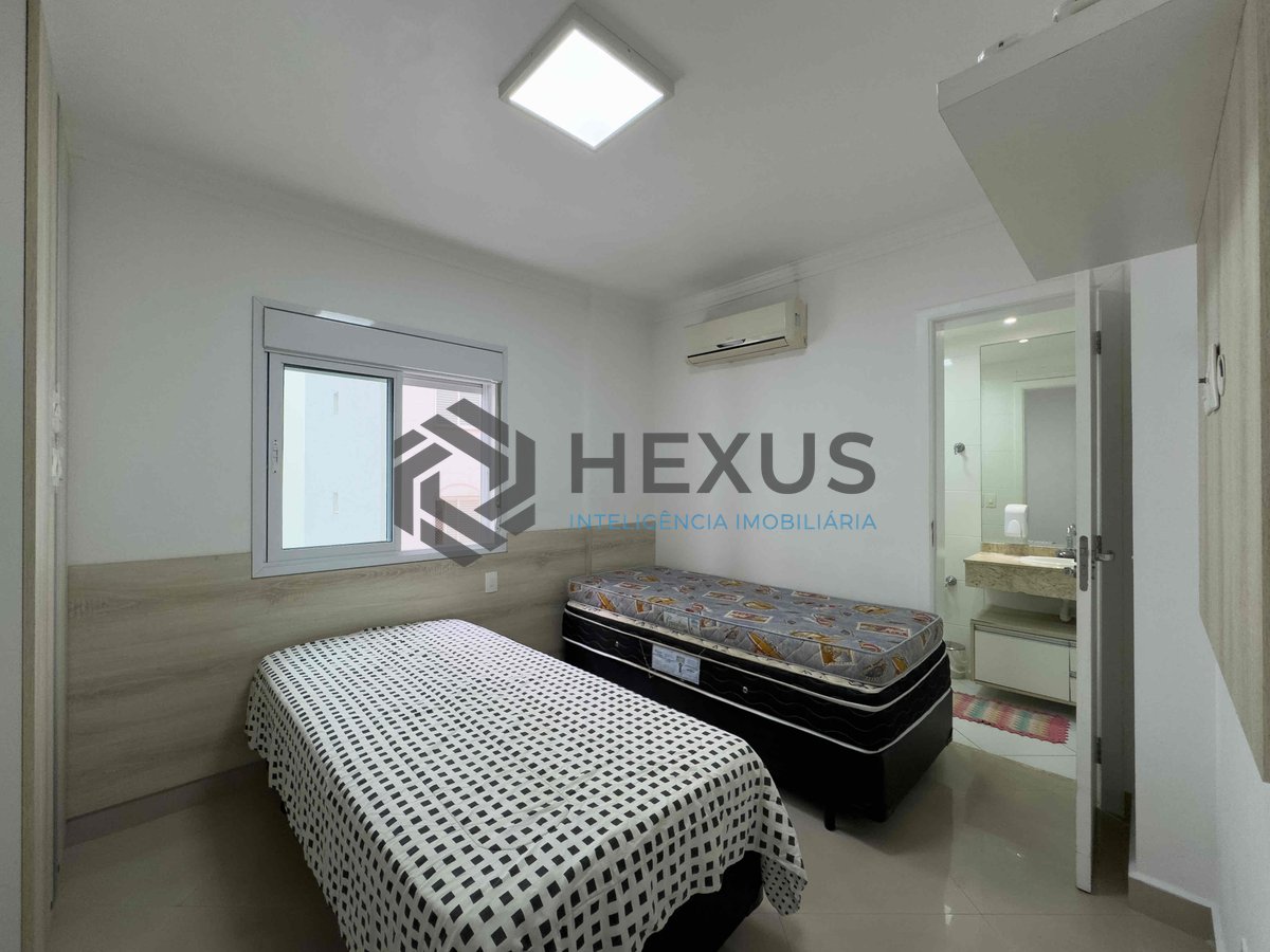 Foto 16 de Apartamento reformado com varanda gourmet e lazer na quadra mar da Praia das Pitangueiras, Guaruja