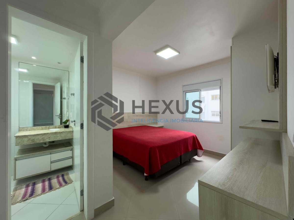Foto 20 de Apartamento reformado com varanda gourmet e lazer na quadra mar da Praia das Pitangueiras, Guaruja