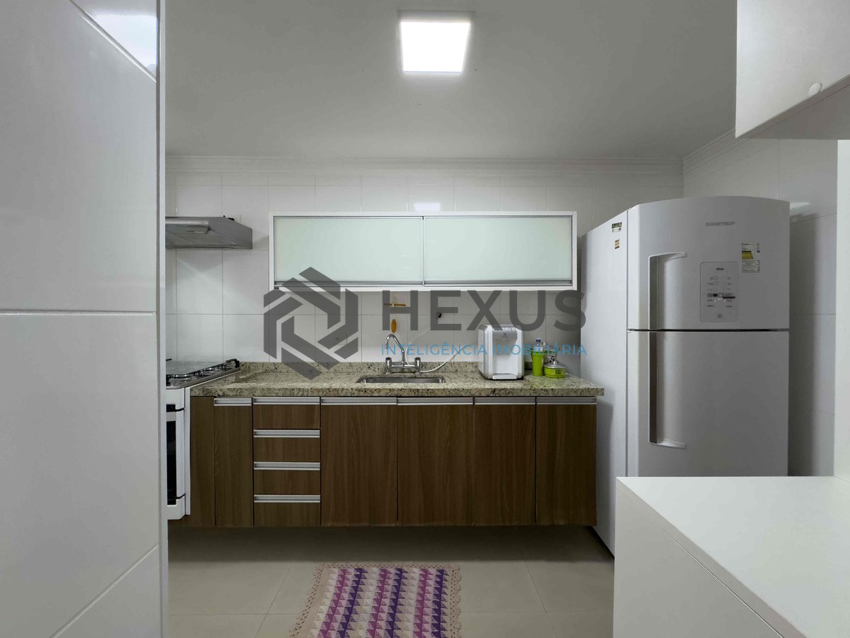 Foto 27 de Apartamento reformado com varanda gourmet e lazer na quadra mar da Praia das Pitangueiras, Guaruja
