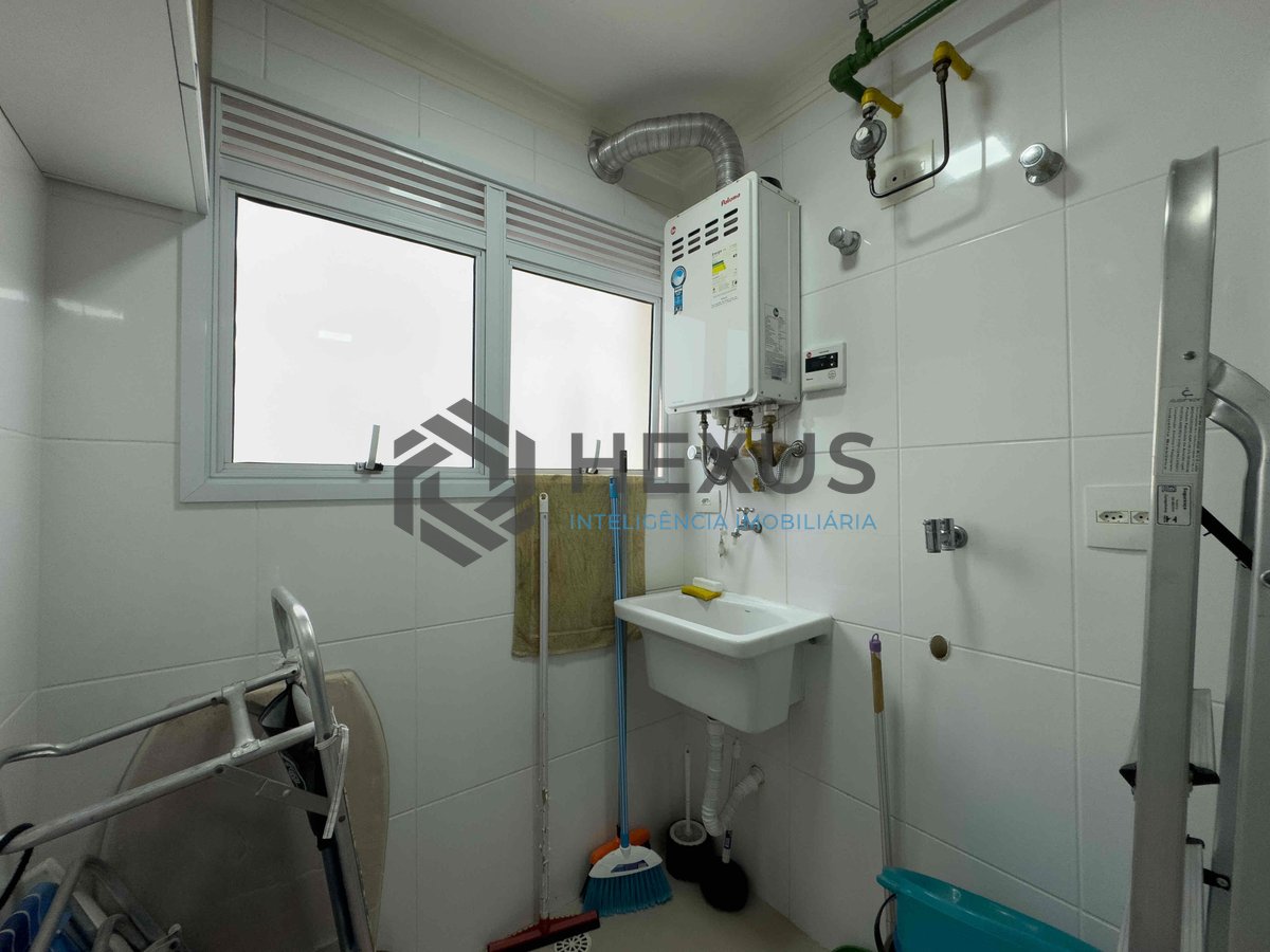 Foto 30 de Apartamento reformado com varanda gourmet e lazer na quadra mar da Praia das Pitangueiras, Guaruja