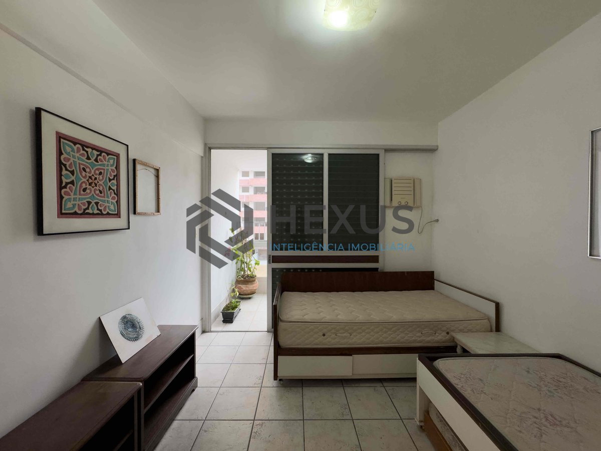 Foto 14 de Apartamento com varanda na a uma quadra da Praia das Pitangueiras, Guaruja