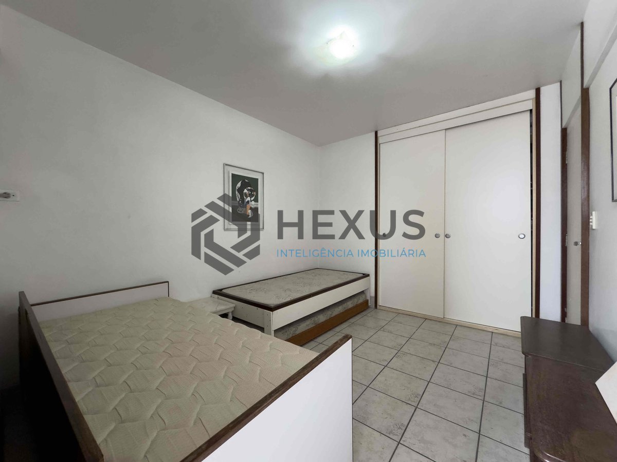 Foto 15 de Apartamento com varanda na a uma quadra da Praia das Pitangueiras, Guaruja