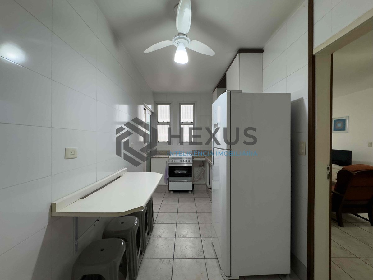 Foto 17 de Apartamento com varanda na a uma quadra da Praia das Pitangueiras, Guaruja