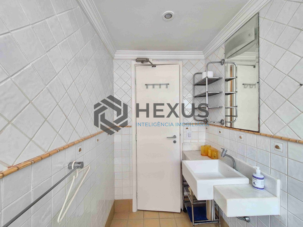 Foto 18 de Apartamento reformado na quadra mar da Praia das Pitangueiras, Guaruja