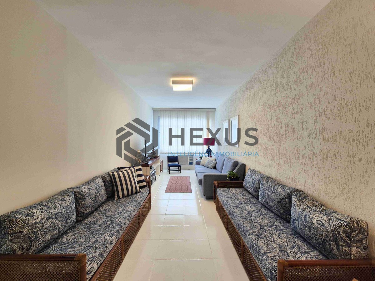 Foto 3 de Apartamento reformado na quadra mar da Praia das Pitangueiras, Guaruja