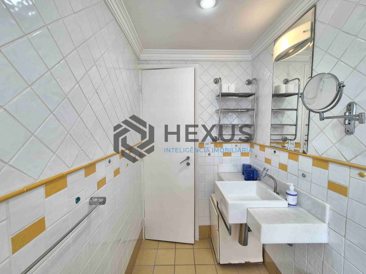 Foto 24 de Apartamento reformado na quadra mar da Praia das Pitangueiras, Guaruja