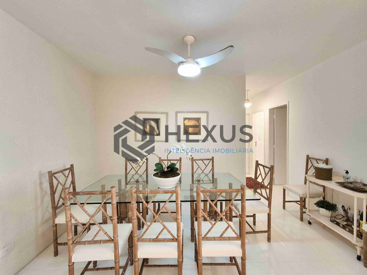 Foto 4 de Apartamento reformado na quadra mar da Praia das Pitangueiras, Guaruja