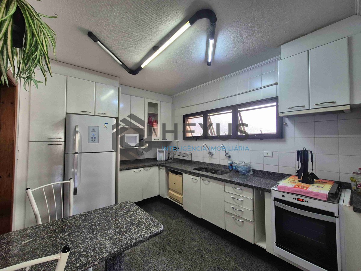 Foto 28 de Apartamento com varanda e lazer na Praia das Pitangueiras, Guaruja