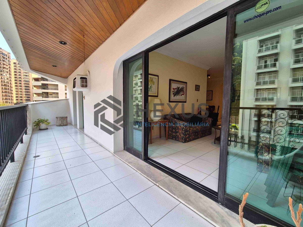 Foto 2 de Apartamento com varanda e lazer na Praia das Pitangueiras, Guaruja