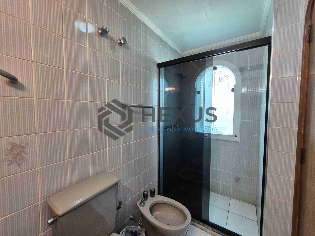 Foto 15 de Apartamento com varanda e lazer na Praia das Pitangueiras, Guaruja