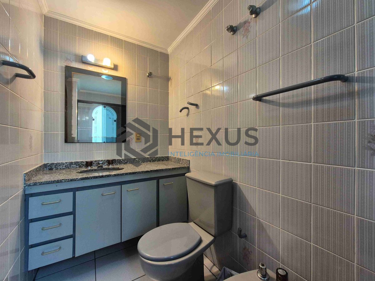 Foto 17 de Apartamento com varanda e lazer na Praia das Pitangueiras, Guaruja