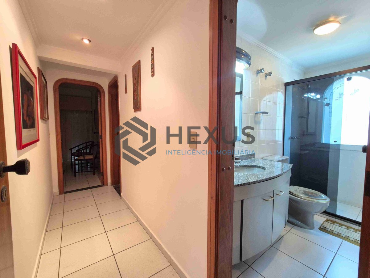 Foto 18 de Apartamento com varanda e lazer na Praia das Pitangueiras, Guaruja