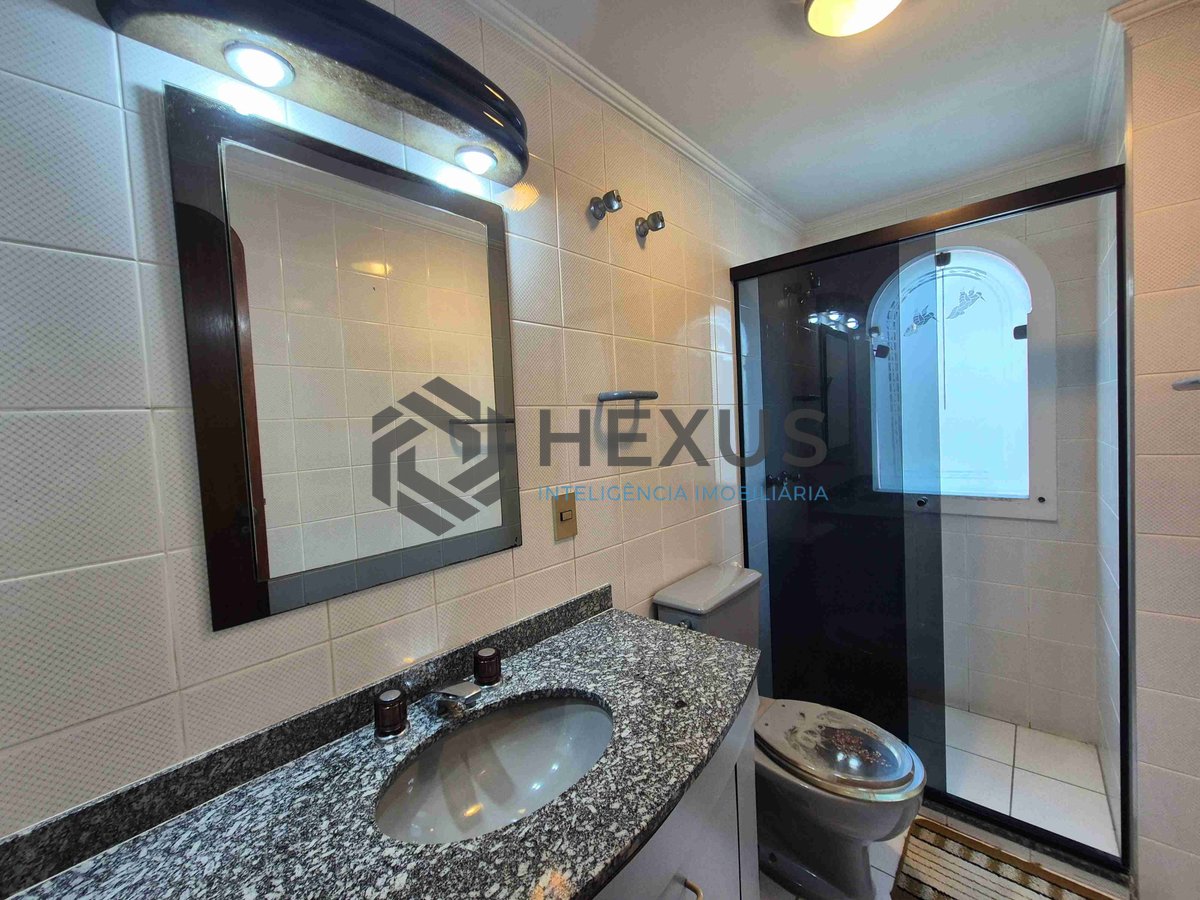 Foto 20 de Apartamento com varanda e lazer na Praia das Pitangueiras, Guaruja