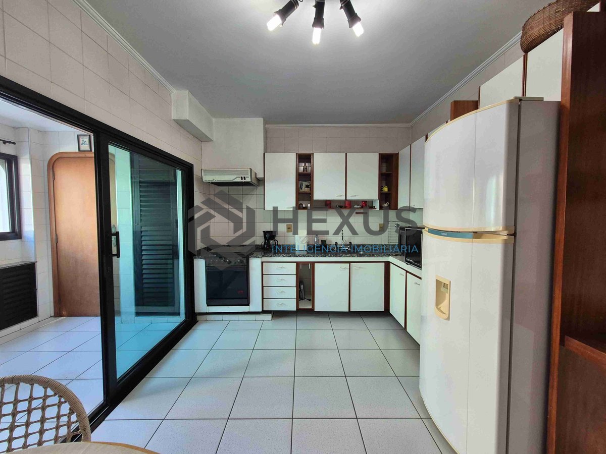 Foto 29 de Apartamento com varanda e lazer na Praia das Pitangueiras, Guaruja