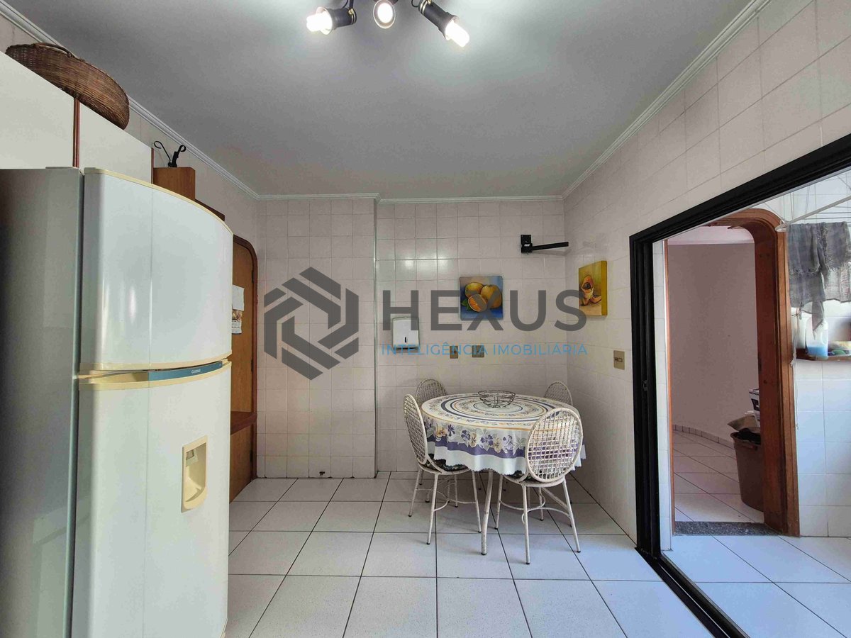 Foto 30 de Apartamento com varanda e lazer na Praia das Pitangueiras, Guaruja