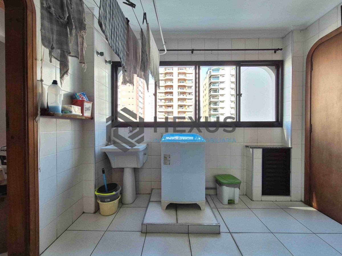 Foto 32 de Apartamento com varanda e lazer na Praia das Pitangueiras, Guaruja