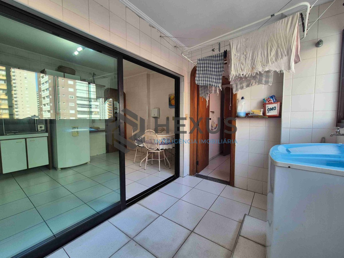 Foto 33 de Apartamento com varanda e lazer na Praia das Pitangueiras, Guaruja