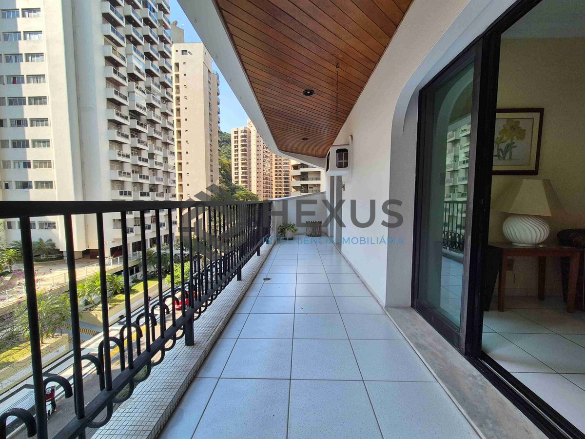 Foto 9 de Apartamento com varanda e lazer na Praia das Pitangueiras, Guaruja