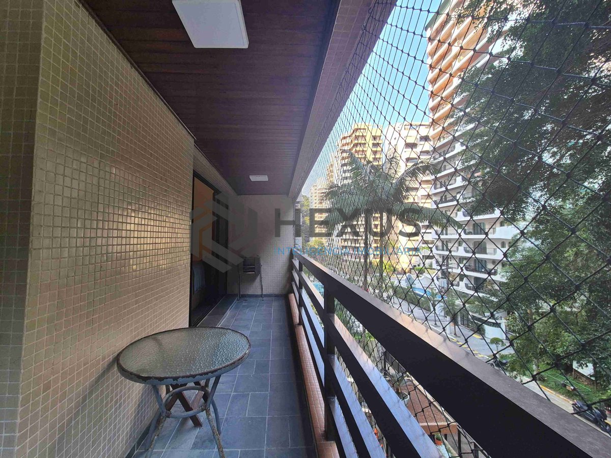 Foto 3 de Apartamento com varanda e lazer na Praia das Pitangueiras, Guaruja