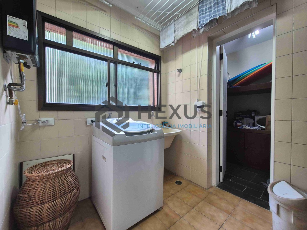 Foto 25 de Apartamento com varanda e lazer na Praia das Pitangueiras, Guaruja