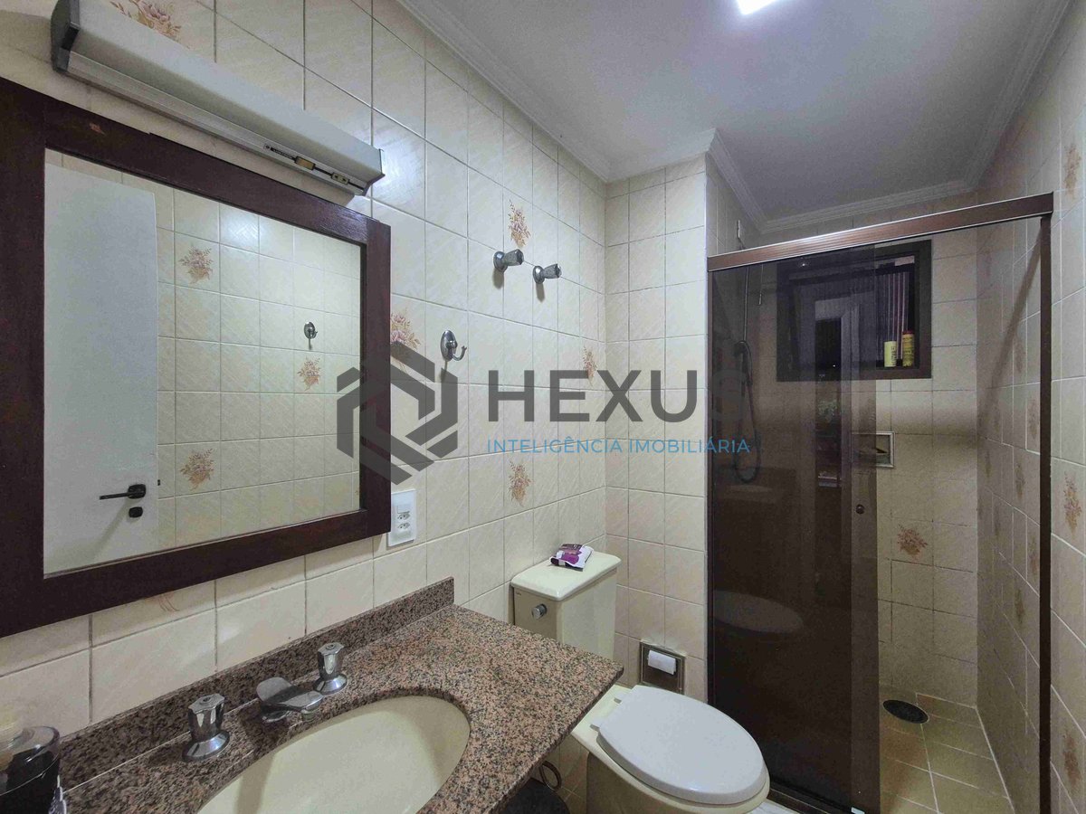Foto 8 de Apartamento com varanda e lazer na Praia das Pitangueiras, Guaruja