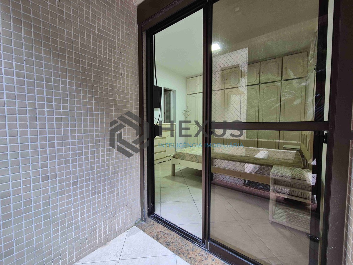 Foto 17 de Apartamento com varanda e lazer na Praia das Pitangueiras, Guaruja