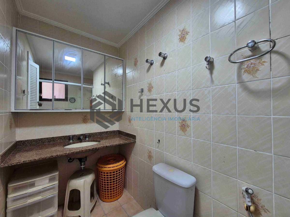 Foto 20 de Apartamento com varanda e lazer na Praia das Pitangueiras, Guaruja