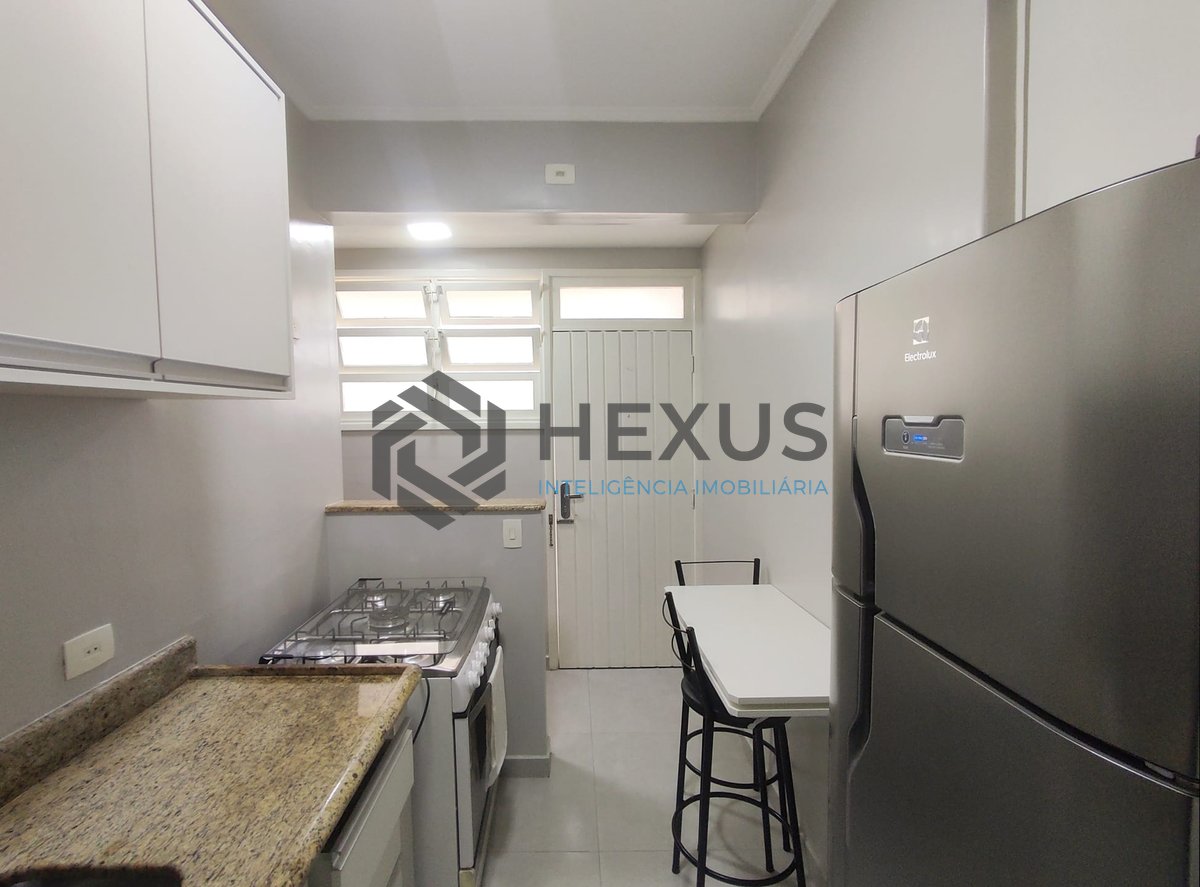 Foto 22 de Apartamento reformado com varanda vista mar na beira mar da Praia das Asturias, Guaruja