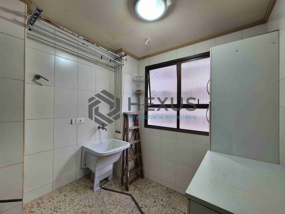 Foto 32 de Apartamento com varanda na Praia das Pitangueiras, Guaruja