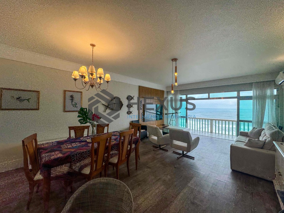 Foto 21 de Apartamento frente mar com varanda e vista mar na Praia das Pitangueiras, Guaruja