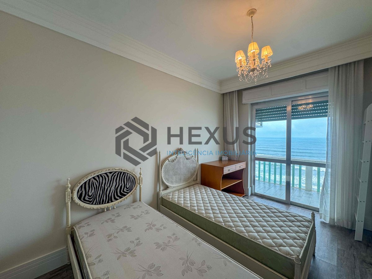 Foto 24 de Apartamento frente mar com varanda e vista mar na Praia das Pitangueiras, Guaruja