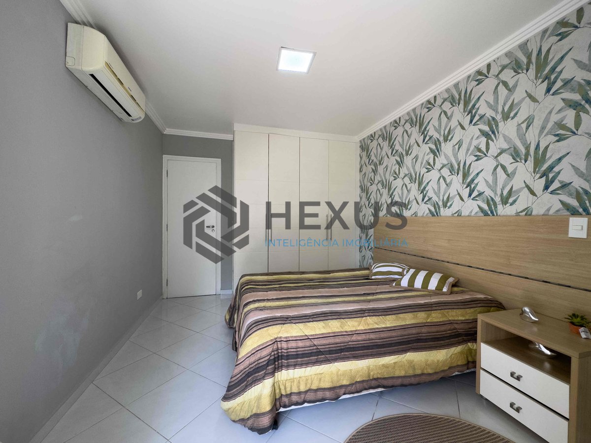 Foto 15 de Apartamento reformado com varanda e lazer a uma quadra da Praia das Pitangueiras, Guaruja