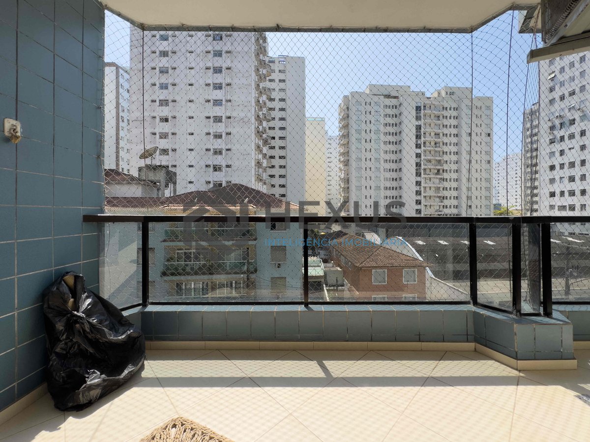 Foto 8 de Apartamento reformado com varanda e lazer a uma quadra da Praia das Pitangueiras, Guaruja