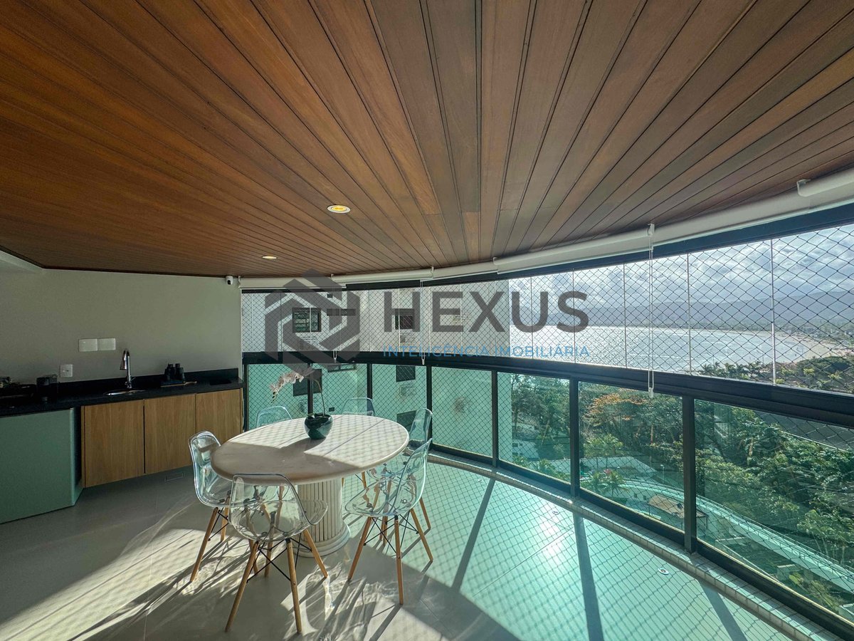 Foto 6 de Apartamento reformado frente mar com lazer de clube e varanda gourmet na Praia da Enseada, Guaruja