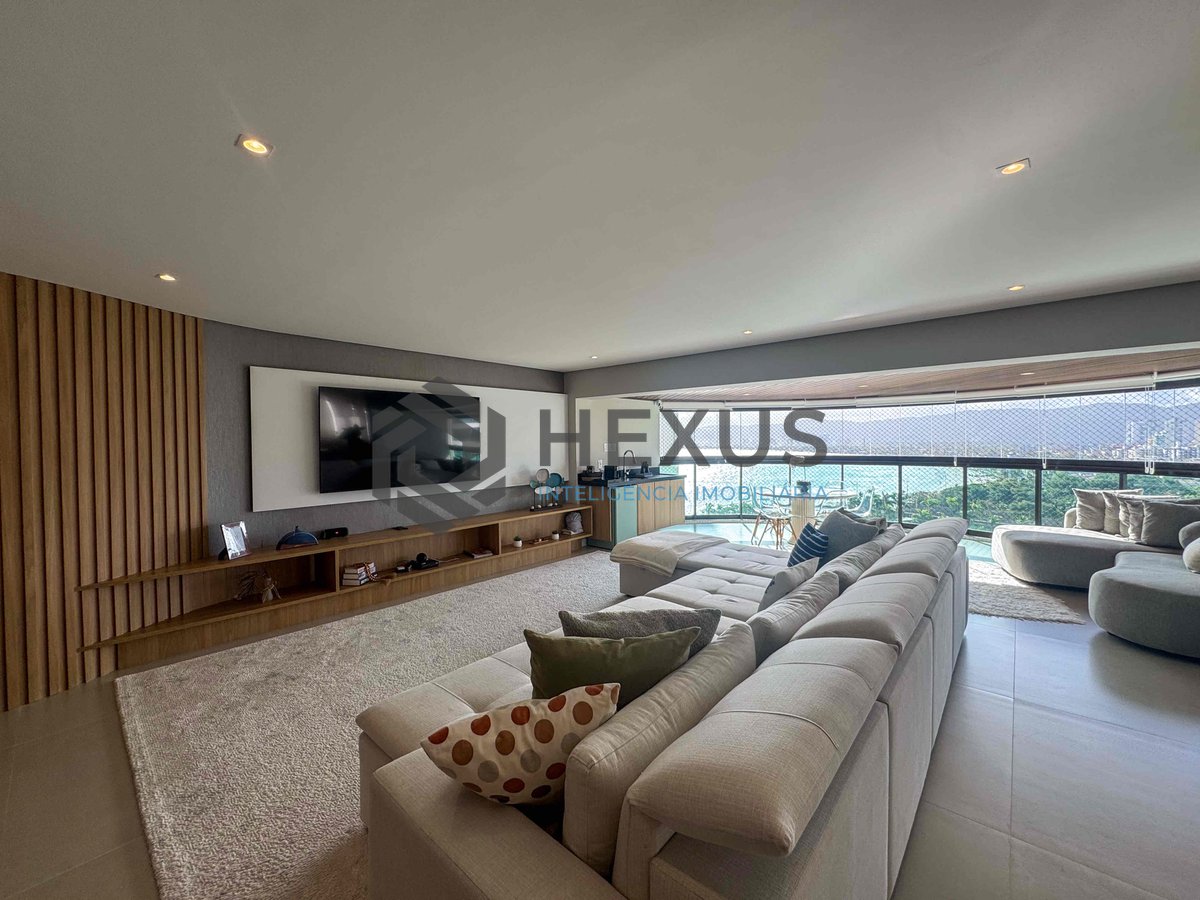 Foto 8 de Apartamento reformado frente mar com lazer de clube e varanda gourmet na Praia da Enseada, Guaruja