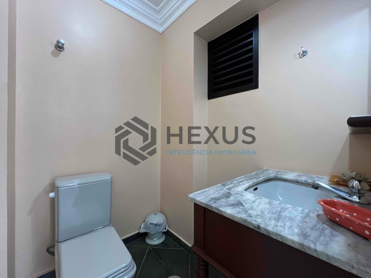 Foto 11 de Apartamento com varanda e lazer na beira mar da Praia das Pitangueiras, Guaruja