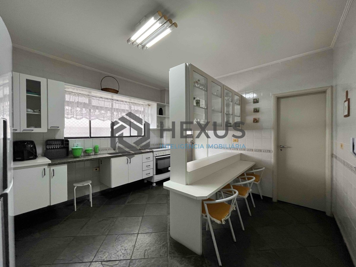 Foto 23 de Apartamento com varanda e lazer na beira mar da Praia das Pitangueiras, Guaruja