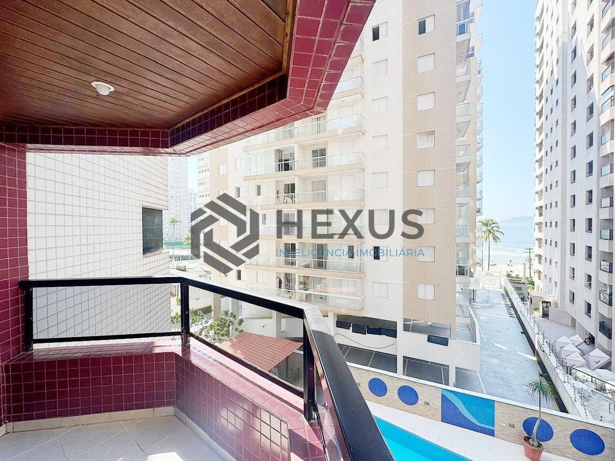 Foto 2 de Apartamento com varanda e vista livre a venda na quadra da praia das Asturias, Guaruja