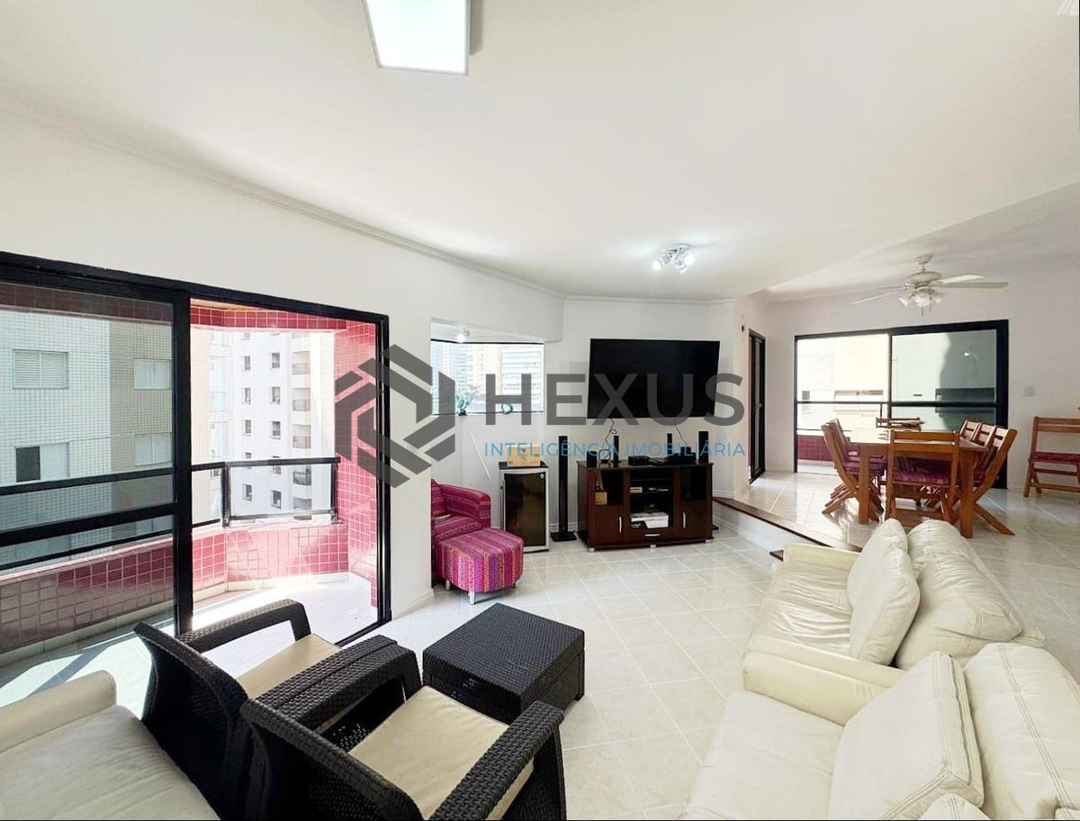 Foto 3 de Apartamento com varanda e vista livre a venda na quadra da praia das Asturias, Guaruja