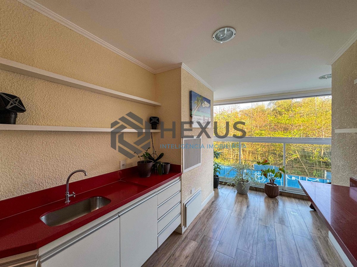 Foto 12 de Apartamento reformado com varanda gourmet vista mar e lazer na beira mar do Tombo, Guaruja