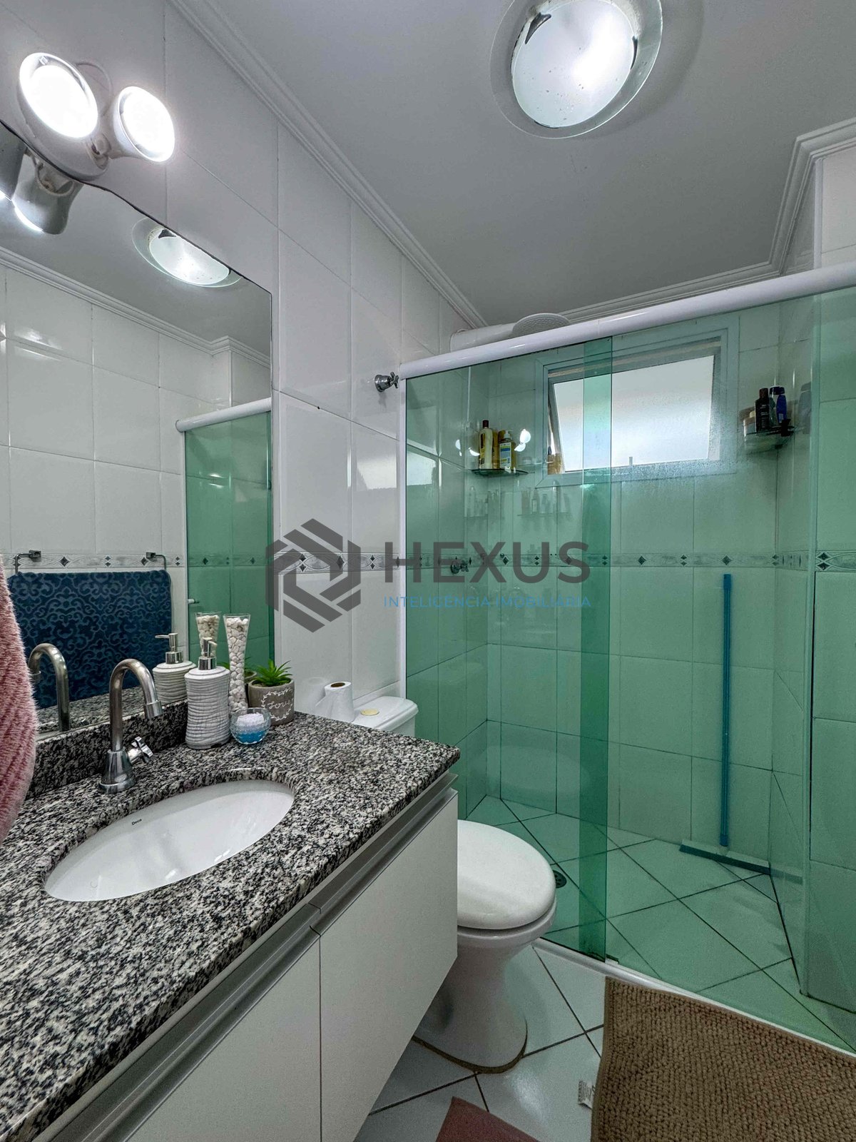 Foto 33 de Apartamento reformado com varanda gourmet vista mar e lazer na beira mar do Tombo, Guaruja